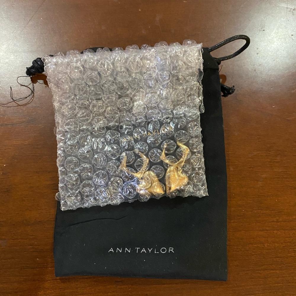 Ann Taylor Gold Heart Drop Earrings - Picture 5 of 5